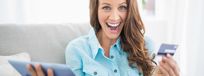 BlogImage_woman_enters_onlineshop